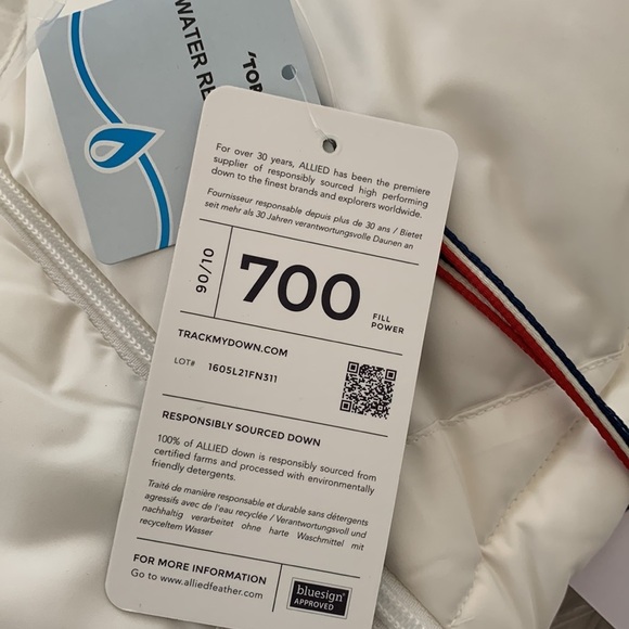 NWT Perfect moment performances apres ski down duvet jacket - Picture 9 of 10